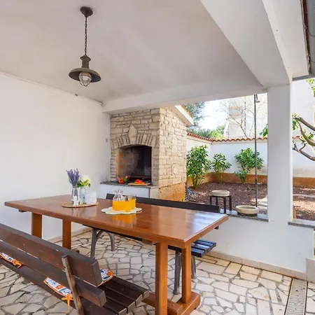 Tin Apartment Pula